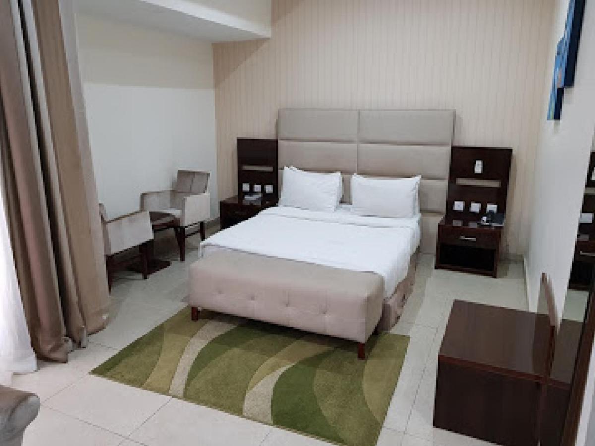 Room In Lodge - Full Moon Hotel Owerri Eksteriør billede